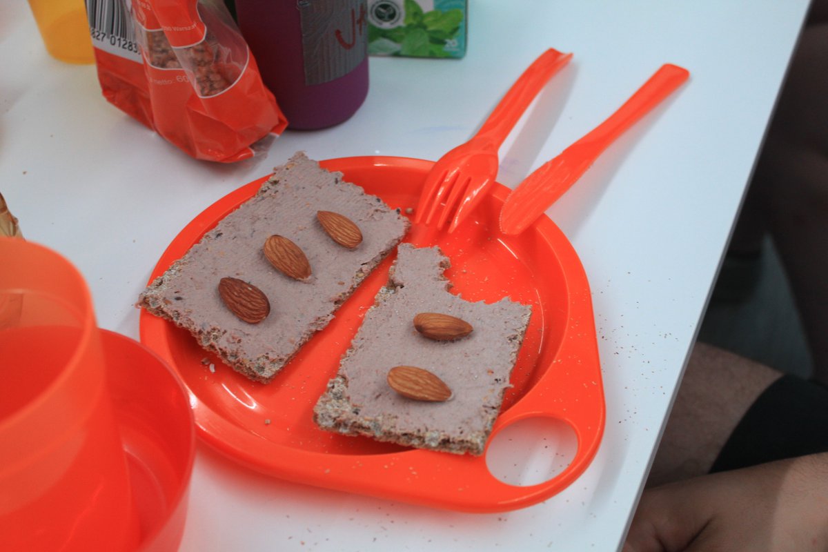 Obviously we have to limit food consumption as we packed light for our travel to Mars. As we get hungry, we try to match every food! Could you suggest a "mix&amp;twist" for our dinner based on that list?
Does it remind you of well-known french youtubers? <a href="/levraimcfly/">Mcfly le turlupin du net</a> <a href="/Raphael_Carlier/">Raf Carlito</a>