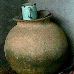 buildmacexng's tweet photo. How many of you remember this local pot?  😂 😂.  The water is always cold  

It's called "Amu" in Yoruba 

#Throwbackthursday
#BuildMacex2018

#LOVETHURSDAY https://t.co/t4OVvesQkm