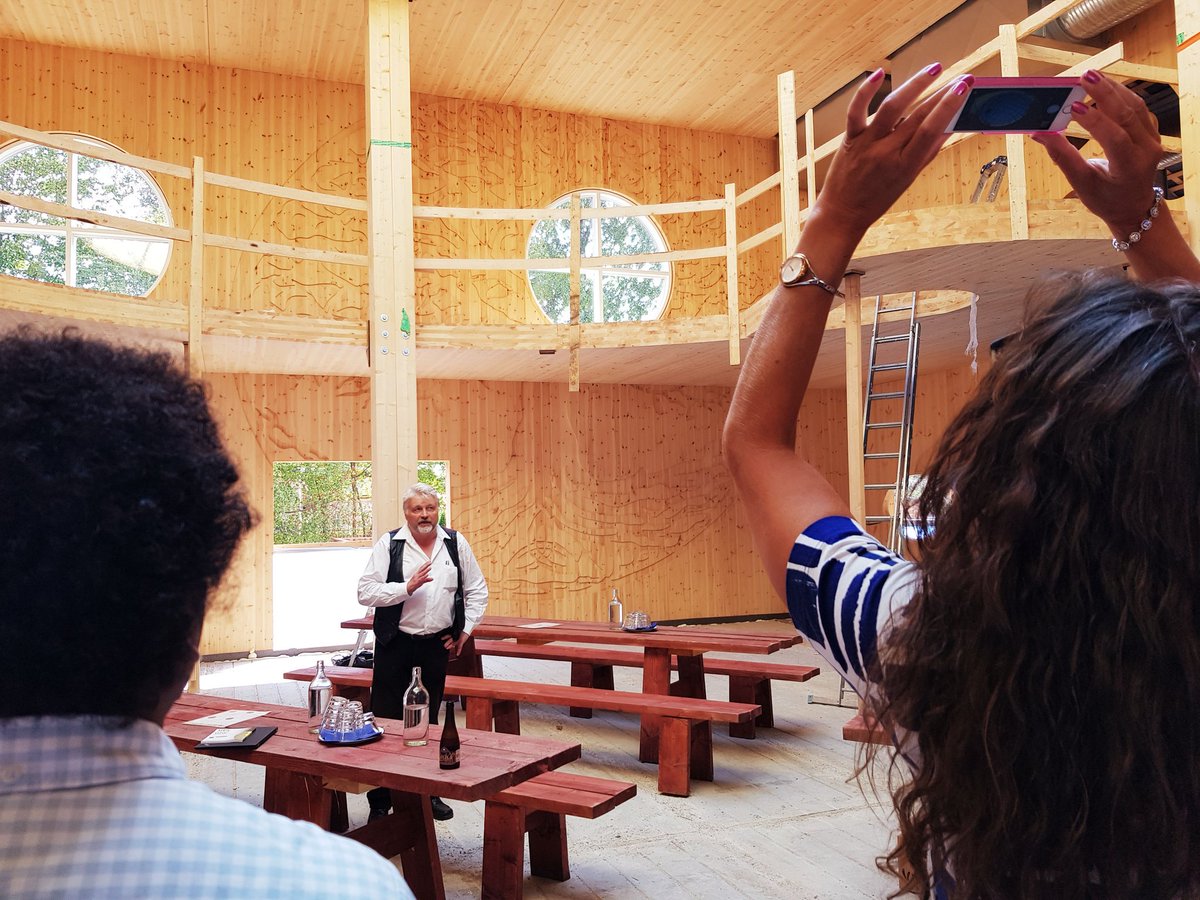 Paneelien tauolla yleisö siirtyi Wasa Innovation Centerin harjakaisiin. Klo 14 alkaa seuraava #WasaFutureFestival keskustelu teemoista #digitalisaatio #maanpuolustus <a href="/BockCorner/">Bock's Corner Village</a>