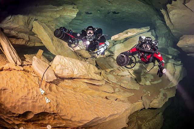 DepardonTh's tweet photo. Right or left? Up or down? Seems like my buddies are taking the wrong direction ;) or maybe they just want to be on the pic. #tecdiving #underwaterworld #jjccr #guehq #summer2018 #cavediving #olivair #caving #speleology #extremesports #surface #wingsuit … https://t.co/wKjwwZ2L4Y https://t.co/LJmr3wscWS