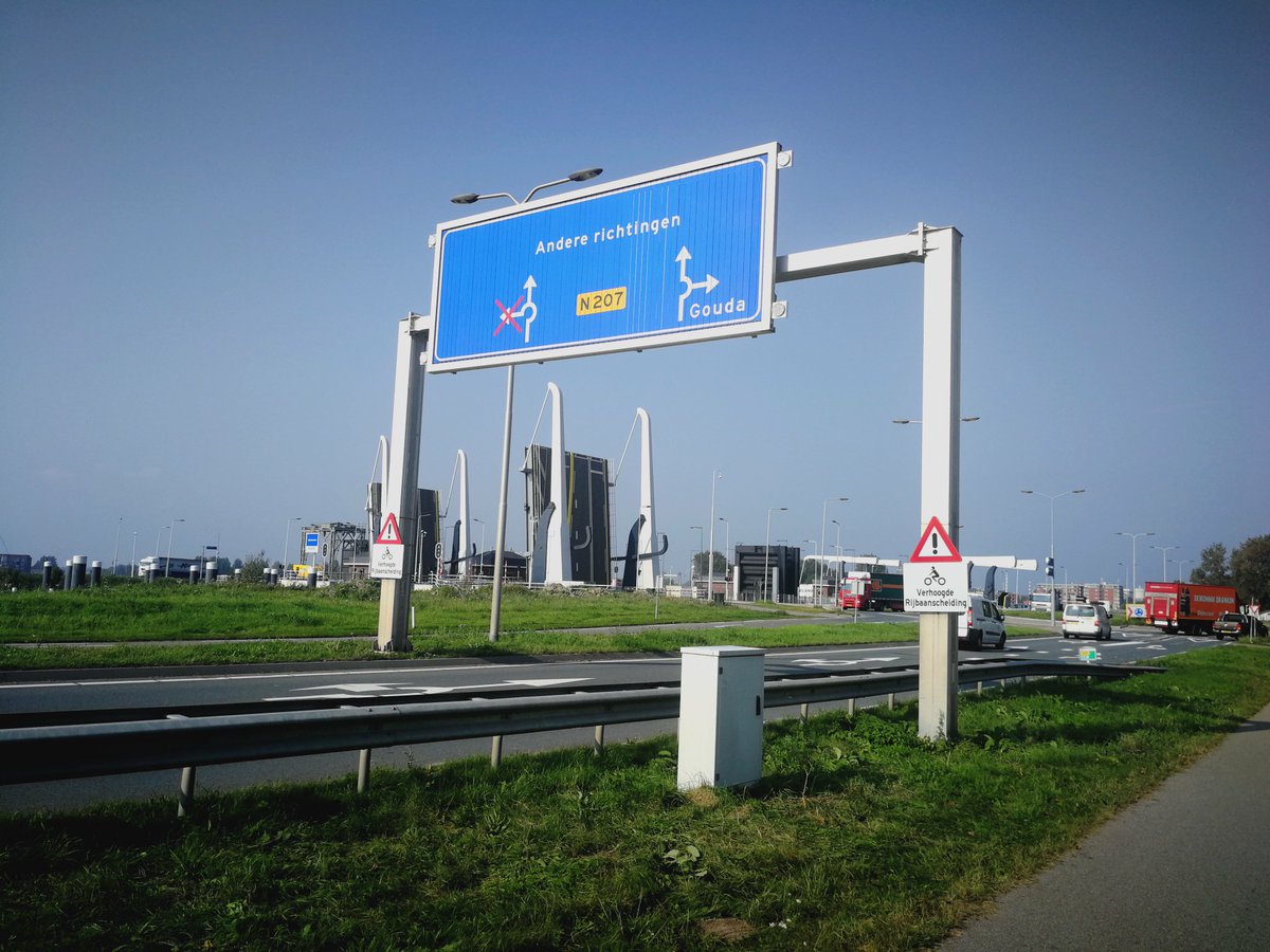 Ook vanaf de Gouderaksebrug is deze info beschikbaar. Dus wie oplet hoeft hier niet meer voor een openstaande brug te wachten.