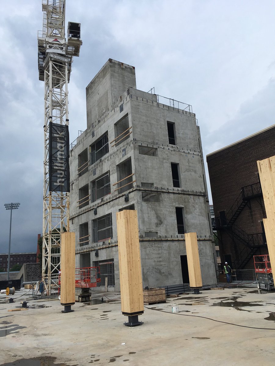 MichelleXuereb's tweet photo. Column installation has begun... https://t.co/BvJuvqqAzZ