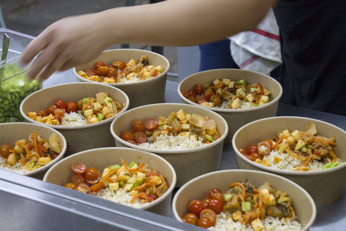 ¿No has probado los bowls veganos de #PokeKitchen? Puedes hacer tu pedido en <a href="/Glovo_ES/">Glovo</a> #delivery #Takeaway #pokebowl #coocciocommunity #cocinacompartida