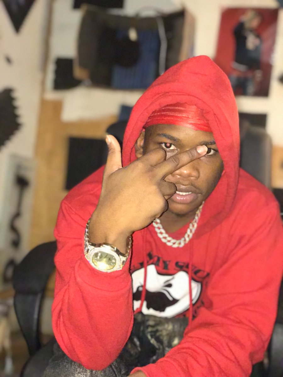 tsgkeyss's tweet photo. I a say fuck dis rap shit and let his whole crew have it 🌪🌪🔜 https://t.co/2sxf4IgvWT