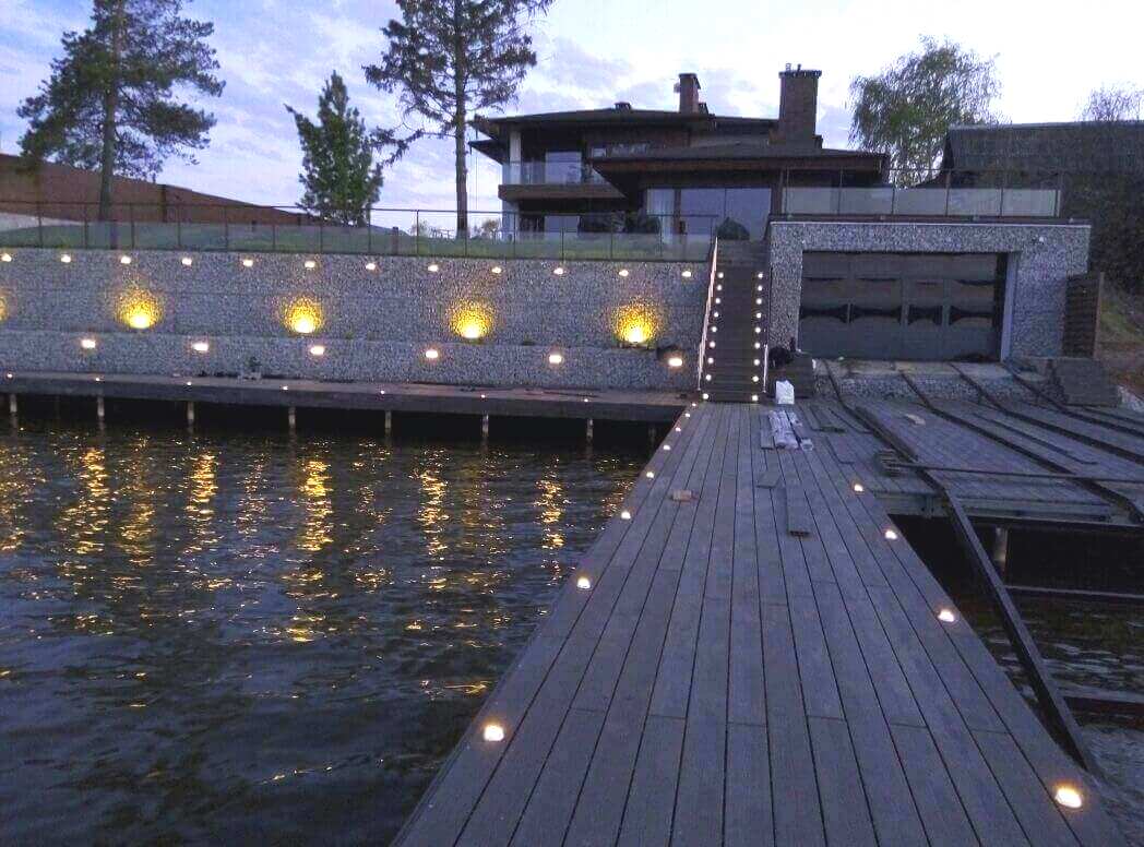 RusDecking's tweet image. Сегодня покажем, насколько доска из #ДПК UnoDeck Eterno компании #RusDecking устойчива к любым условиям!
На Воткинском водохранилище, ПРЯМО НА ВОДЕ, из неё был смонтирован не причал, а ПРИЧАЛИЩЕ 😆😆
Смотрим фото 😏
#ТерраснаяДоска #UnoDeckEterno #ЗаборДПК #ДоскаДПК #РусДекинг