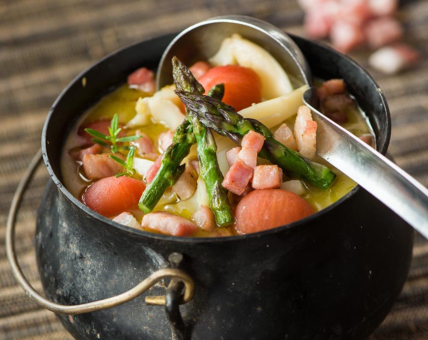 Oggi zuppa di seppie con Pancetta dolce a cubetti croccante, sfumata con birra chiara: una ricetta che mescola sapori di terra e di mare! Buona appetito! 😍
fratelliberetta.com/it/home/consum… #Ricetta #Pancetta