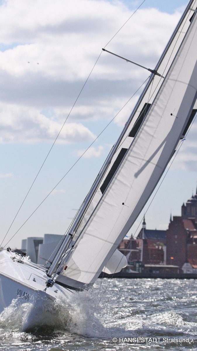 StadtStralsund's tweet photo. #Segler aufgepasst:
Amtliche #STARKWIND-Warnung des Seewetterdienstes Hamburg für die deutsche Ostseeküste ab sofort bis auf Widerruf
östlich Rügen:
Gewitterböen von 10 Beaufort aus Ost.
östlich Fehmarn bis Rügen:
Ost 5 bis 6, dabei Böen von 10 Beaufort, strichweise #Gewitter. https://t.co/ENrRuNWmvy
