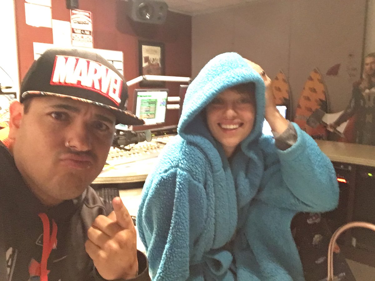 1043theshark's tweet image. Hey @theLUCYLOPEZ Hey!   

#MorningShowPeeps #UpEarly #PowerShark #TheBigMistake