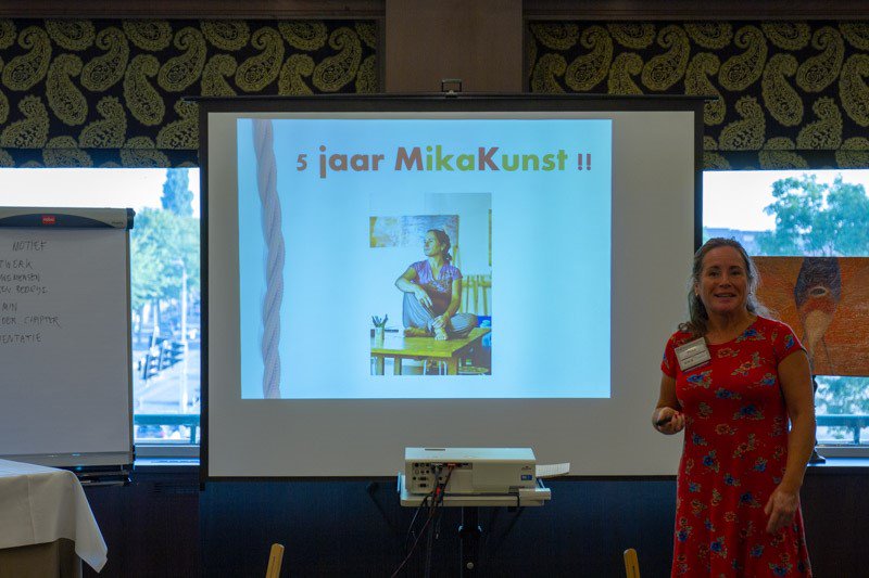 BNIHoD's tweet photo. Op 31 augustus viert @MikaKunst haar vijfjarig bestaan. En dat viert ze met een (netwerk)borrel in haar atelier.
Foto: Marco de Wit https://t.co/53pbtLULTC