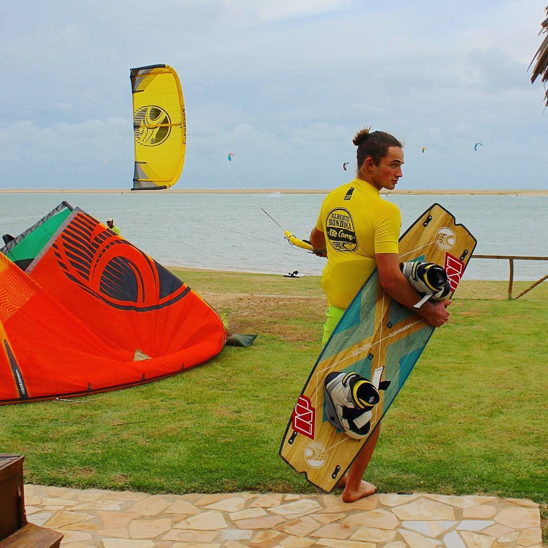 barracadokite's tweet photo. Three sessions a day keep the doctor away. 🤙🏼 by @m_lancsar.
.
#cabrinhaitaly #kitebrasil #kitetrip #brasil #brazil #visitbrasil #kitelife #kitesurf #kitesurfing #kiteboard #kitessentials #kitereisen .
.
Tag #barracadokite https://t.co/lHRLuGBwo6
