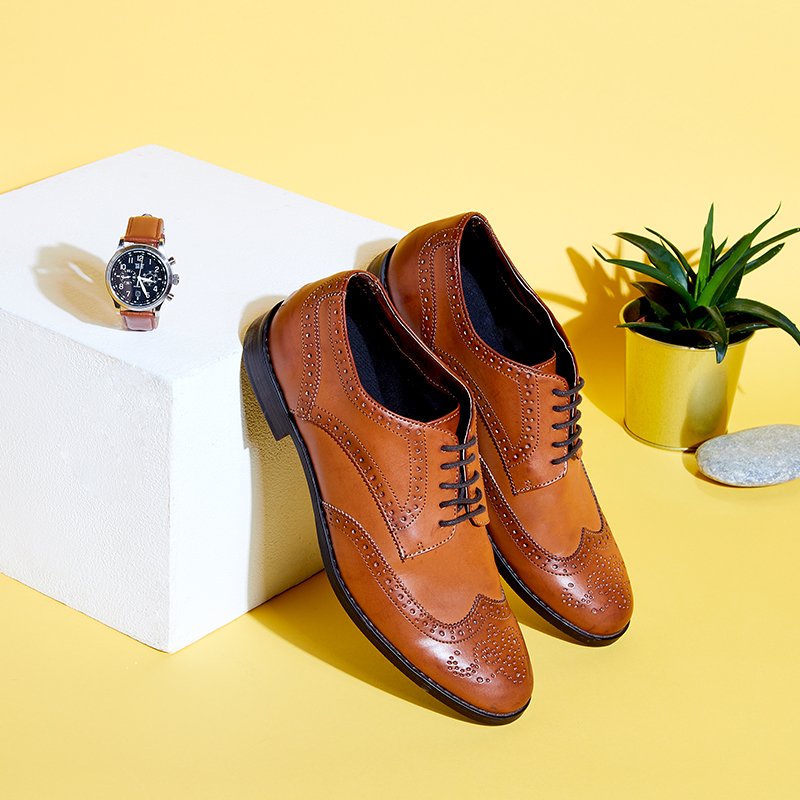 ShowroompriveES's tweet photo. ¡Los indispensables no son solo para nosotras! Ideas para vestir a tu chico a la vuelta de vacaciones y convertirlo en el más elegante de la oficina.
👞 #BlogKiss > https://t.co/8VjTWKUhDu https://t.co/CHtxV6X4TW