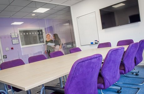 If you need to hire a #MeetingRoom or #ConferenceRoom in Essex, our #Ongar #BusinessCentre has rooms available for hire ow.ly/oOYd30liUyq #SMEs