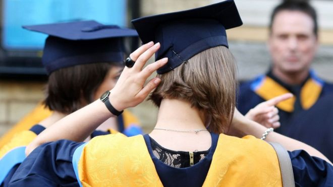 The chief of an elite university group has called for grants to be restored to improve diversity in higher education - and encourage more people to apply in the first place. bbc.in/2LTPyei #UKNews #UniversityGrants #University