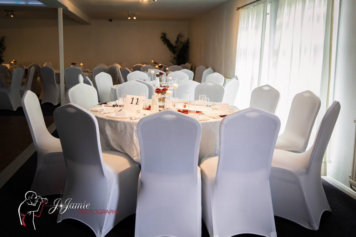 RDanielEvents's tweet photo. Simple and sleek table setting 🌹
#rosedanielevents https://t.co/ZOquysFS9S