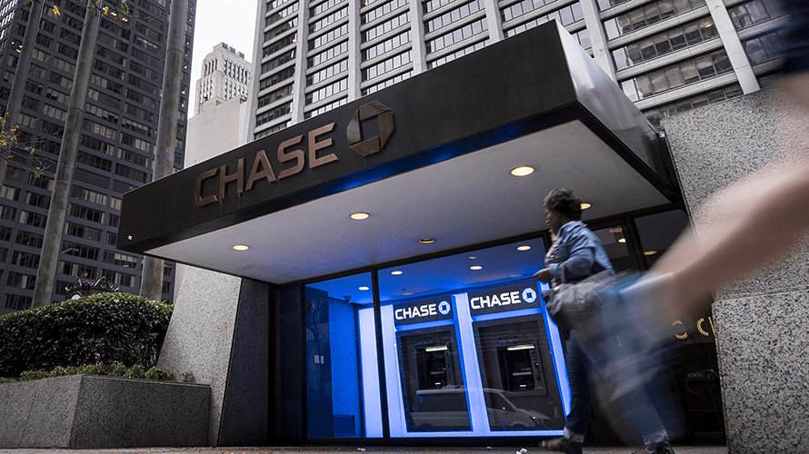 viperamobile's tweet photo. The rise of mobile banking continues as American #bank @Chase will let consumers go cardless at #ATMs in favour of mobile wallets. Read more here - https://t.co/dCXnEgJz7S via @Adweek #MobileBanking https://t.co/rsuSNc0zjP