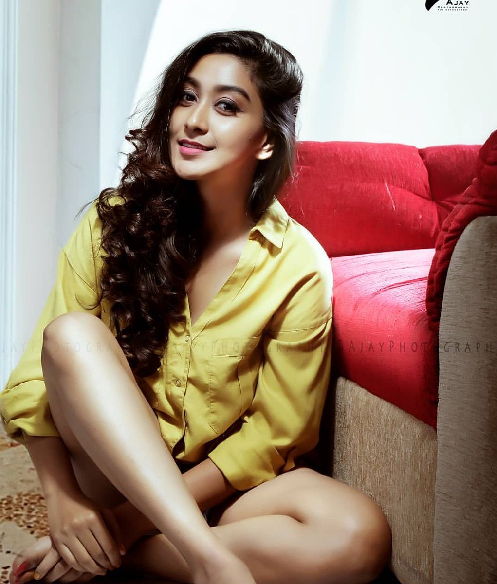 ShravyaaFC's tweet photo. Recent photoshoot of #RoseQueenOfSandalwood #shravya 
#shravs #sandalwood #kannada #actress #queen 
@shravyashree1 @Sandalwoodnews @chitraloka @cineloka https://t.co/xoixd9Wp3a