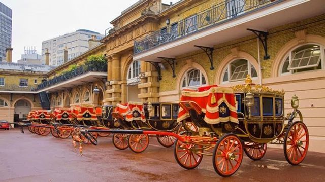 A view of the coaches in the Royal Mews at Buckingham Palace in London. Photo Credit: © Pawel Libera / Royal Trust Collection.  #BlueBadgeTouristGuide #GuideLondon #VisitLondon 
___ 
#RoyalLondon #RoyalMews #BuckinghamPalace #LondonWalks #ThingsToDoInLon… ift.tt/2AVTXYT