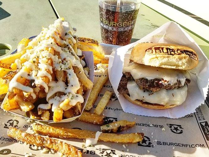BurgerFi's tweet photo. That's what we call a boss combo. #MeatTheCEO
π· bulldogs_and_beers https://t.co/NIgLqC2306