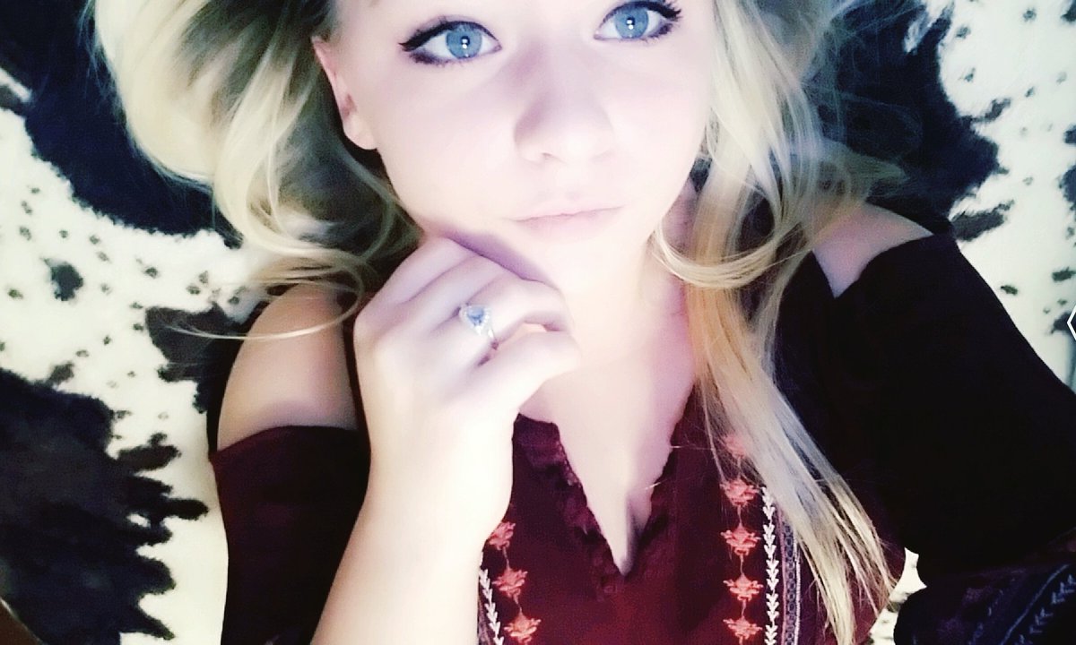 Britney64053292's tweet photo. Here piggy piggy piggy! Stop lurking and start paying. I deserve your money more then you do, worthless pig. While your imagining what's under my clothes all I care about is what's in your wallet. Now make me happy slaves ! See profile. Pay before dm #findom https://t.co/yvTWoHLxmt