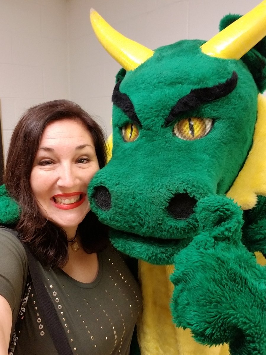KidwellJenny's tweet photo. Welcome back!!! It's a great day to be a DRAGON!!! @DeSoto73 https://t.co/MdEohMLThF