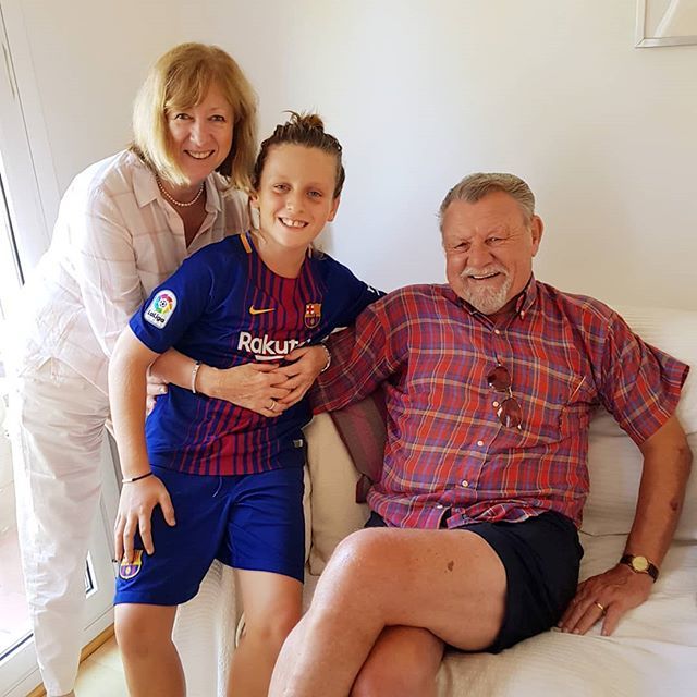 ZZNinja_kid sporting his man-bun with Godparents 😍 ift.tt/2OWUtsL