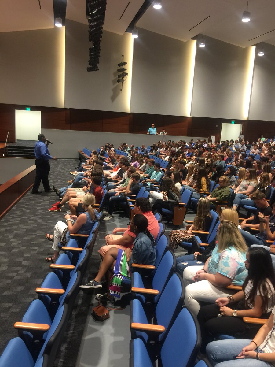 ahsprincipal's tweet photo. Grade level assemblies kicked off today. It’s going to be an incredible year! #ahstigerpride #expectalot https://t.co/Ms2LlWzMej