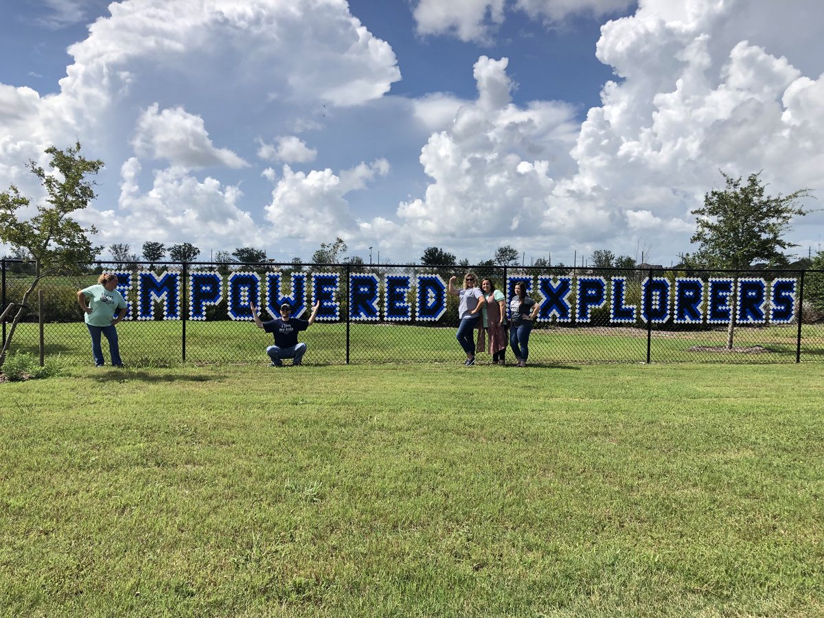 jensatterwhite's tweet photo. Full of Explorer Pride! @MeridianaElem @AlvinISD #MeridianaExplorers https://t.co/2aIUCQqqkX