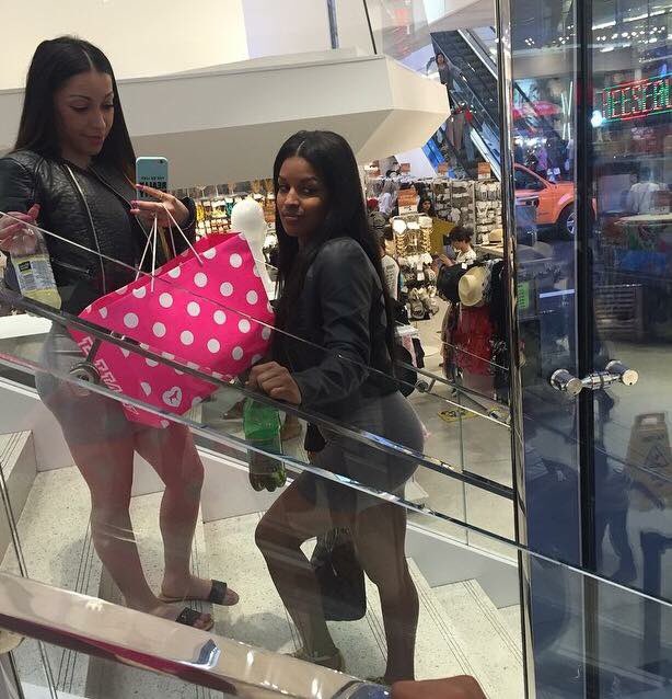foreignnkisses's tweet photo. #HowIMetMyBestfriend at birth lmaooo and she was 2. My day 1😘 https://t.co/pAwePMRTzy