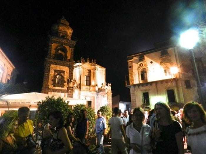 CASTIGLIONE DI SICILIA – Calici di Stelle 2018: appuntamento venerdì 10 agosto taorminaweb.it/2018/08/09/cas…