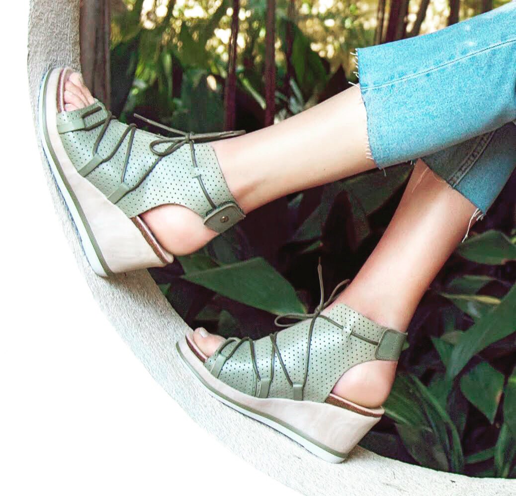 WandapandaShoes's tweet photo. NO TE PIERDAS NUESTRAS ÚLTIMAS REBJAS 🎉
* HASTA EL 50% 📣
* GASTOS DE ENVÍO GRATIS 📦  

DON’T MISS LAST SALES 🎉
* UP TO 40% 📣
* FREE SHIPPING  📦 

.
.
#wandapanda #shoes #collection #lovesumer #ss18 #sales #wanda #freeshipping #comfort https://t.co/DvYEvkAtc7