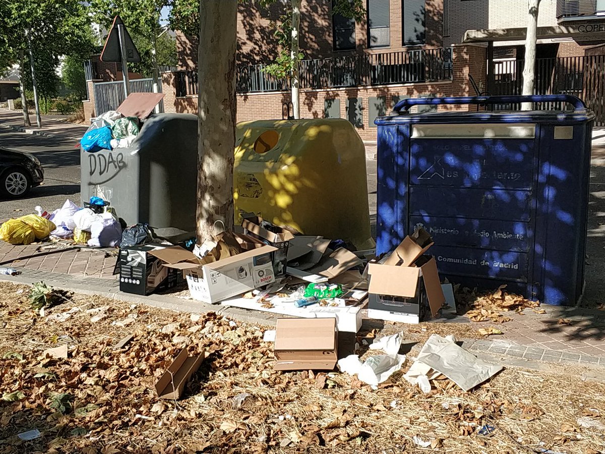 Aayuar's tweet photo. @Luzvm6 @EsmasAlcorcon @Hardcorcon @davidperez @psoealcorcon @PodemosAlcorcon No era puntual, así todas las semanas. Calle Copenhague 59.. esto lo sufrimos de continuo. @AytoAlcorcon https://t.co/Z1dMWhdLx0