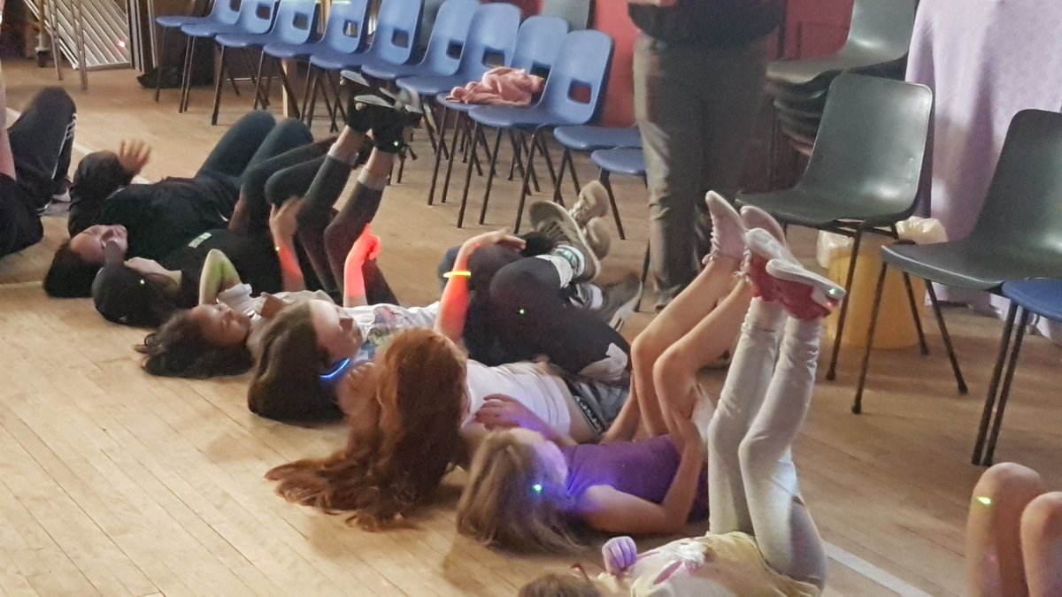 LINKESGLA's tweet photo. Brilliant end to am amazing summer at Linkes. Big thanks to everyone who worked/helped out and especially to all the young volunteers who gave their time to help us run the summer club. Thanks to @BBCCiN @VAF_Gla_Connect @GlasgowCC #linkessummer2018 #HoFoP https://t.co/Kqv4GE6ICk