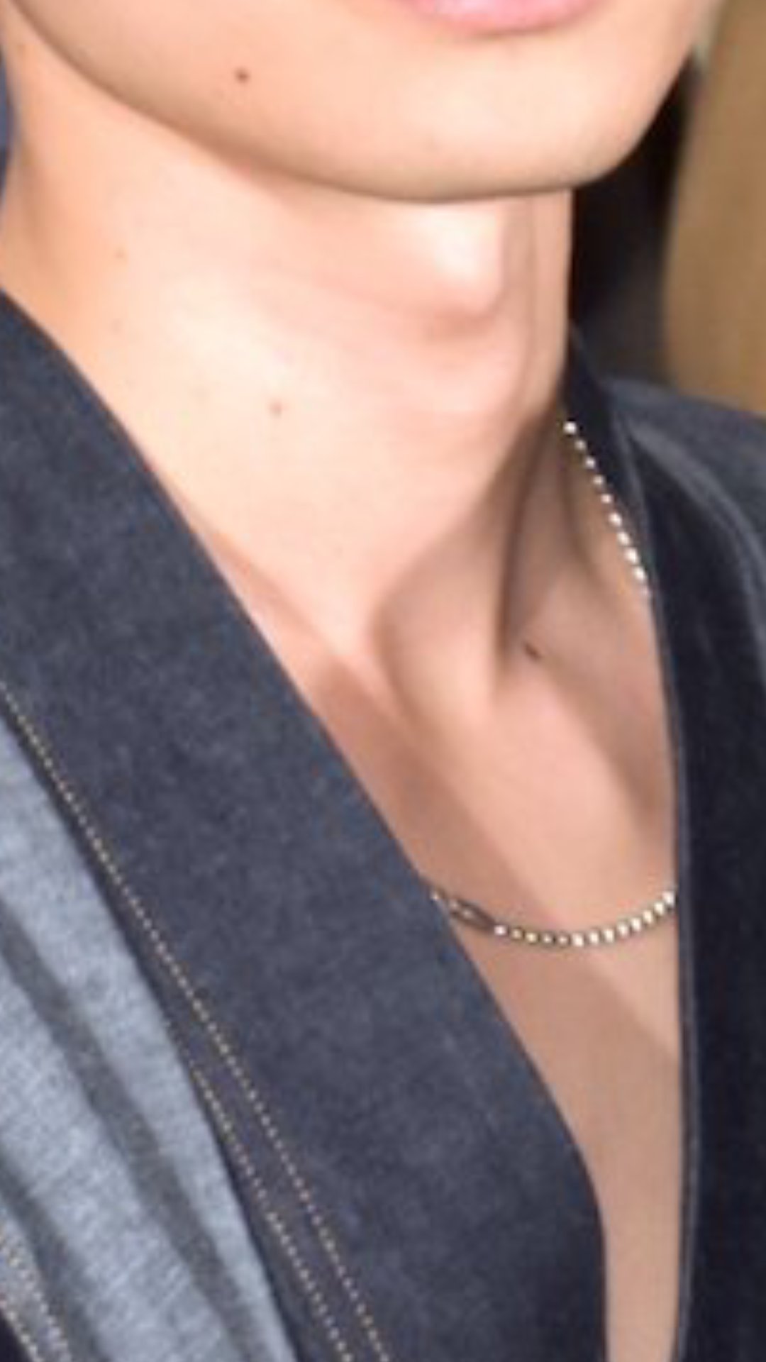 禅 V Tvittere ネックレスの留め具が前にずれてきてるの愛しい