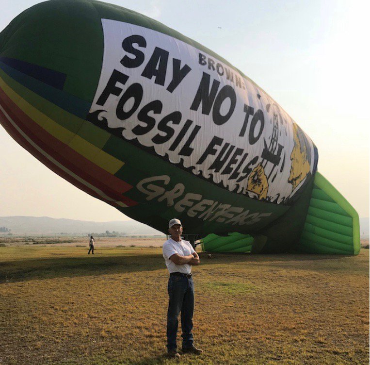 EnergyInDepth's tweet photo. ICYMI: @Greenpeace Launches Propane-Fueled Blimp to Protest Fossil Fuels, Steps on Rake  https://t.co/CkvfN3ksSK @EIDCalif #Fracking https://t.co/2iZmAyDdc5