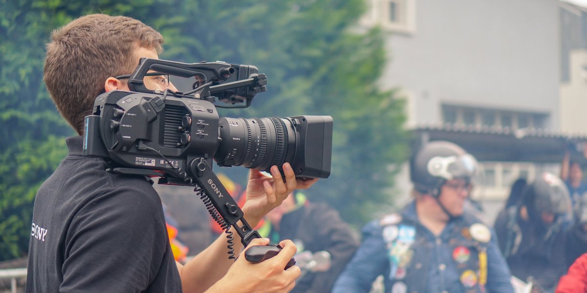 FS7 4.30 Firmware available now with a new function to adjust the ISO sensitivity in CineEI mode without additional equipment. Download now: bit.ly/2OHO3hc