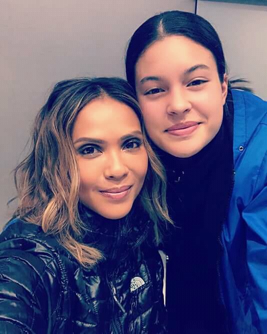 KimEUpdates's tweet photo. Happy Women's day to
The friend in you
The wife in you
The daughter in you
The sister in you
#WomensDay2018 
#WomensDay 
💛🌻 https://t.co/v6NXZvlvbN