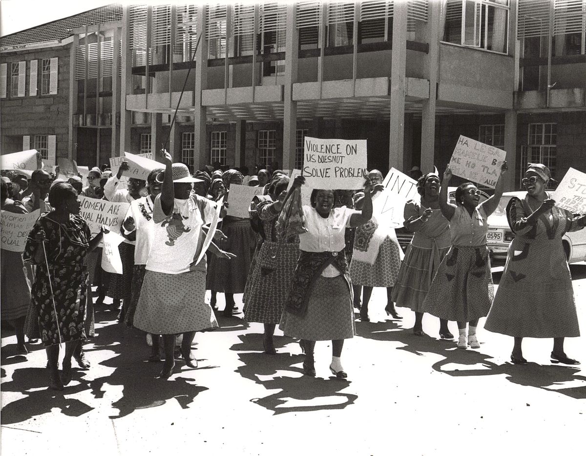 Today is #WomensDay in #SouthAfrica commemorating 1956 when 20000 women marched against the racist ‘pass laws’. Today events that focus on #Awareness, #consciousnessraising on issues that women still face inc #sexualviolence #economicdisparity + #discrimination