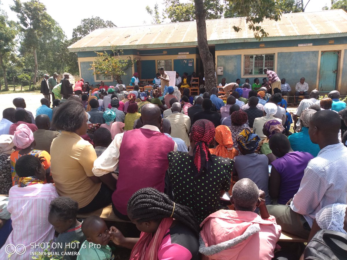 Ms_AgricComm1's tweet photo. Empowering farmers is a great virtue
#Sustainablelandandforestmanagement
#Lurambisensitization #improvinglivelihoods 
#improvedproduction
#increaseincome  @KalroSlm @Ayaga_George @ROPafrica https://t.co/Of4euRz7zm