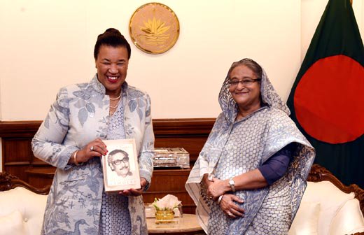Smnctgbgd's tweet photo. HPM #SheikhHasina today said her
govt is working relentlessly for further strengthening democracy and speeding up development in the country as Commonwealth Secretary General @Patricia Scotland QC paid a courtesy call on her.
#Bangladesh 
https://t.co/5r6ZdnDAuK - https://t.co/e2fTu9Grlk