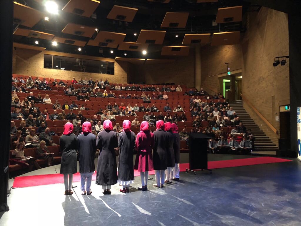 lajnaau's tweet photo. Young Nasirat of Adelaide South were honored to be invited by @MayorRosenberg to present a Welcome Speech and National Anthem at the citizenship ceremony held by the City of Onkaparinga. @AmandaRishworth and @KatrineHildyard were also there to welcome new citizens. https://t.co/MzFyDqWI0F