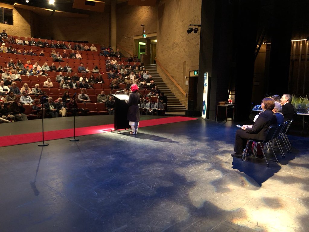 lajnaau's tweet photo. Young Nasirat of Adelaide South were honored to be invited by @MayorRosenberg to present a Welcome Speech and National Anthem at the citizenship ceremony held by the City of Onkaparinga. @AmandaRishworth and @KatrineHildyard were also there to welcome new citizens. https://t.co/MzFyDqWI0F