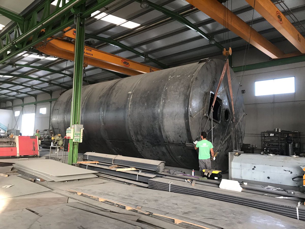 Metalica_Dumar's tweet photo. ‼️FABRICACIÓN SILO‼️En Metálica Dumar continuamos con la fabricación del primero de los dos Silos de 225m3 encargados por ANCASA. Os dejamos 📸📸 de su fabricación. Si quieres conocer la empresa visita nuestra web➡️➡️➡️ https://t.co/cKAJXEsQqb #Silos #MetalicaDumar https://t.co/QibP4E4viE