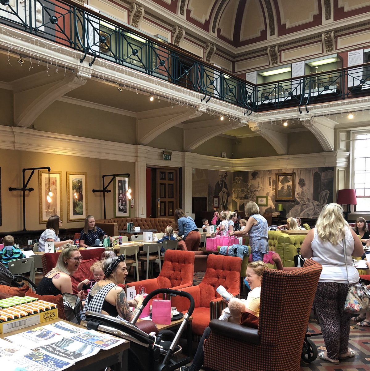 brummymummyof2's tweet image. Had the most AMAZING #brummymummymeetup today. Thanks to @BM_AG &amp;amp; @ETRBirmingham for providing Mums and kiddos with a beautiful venue (&amp;amp; Dippy of course!) and @BenefitUK &amp;amp; @GarnierUK for the treats 👯‍♀️🦖👯‍♀️ #bestfunever
