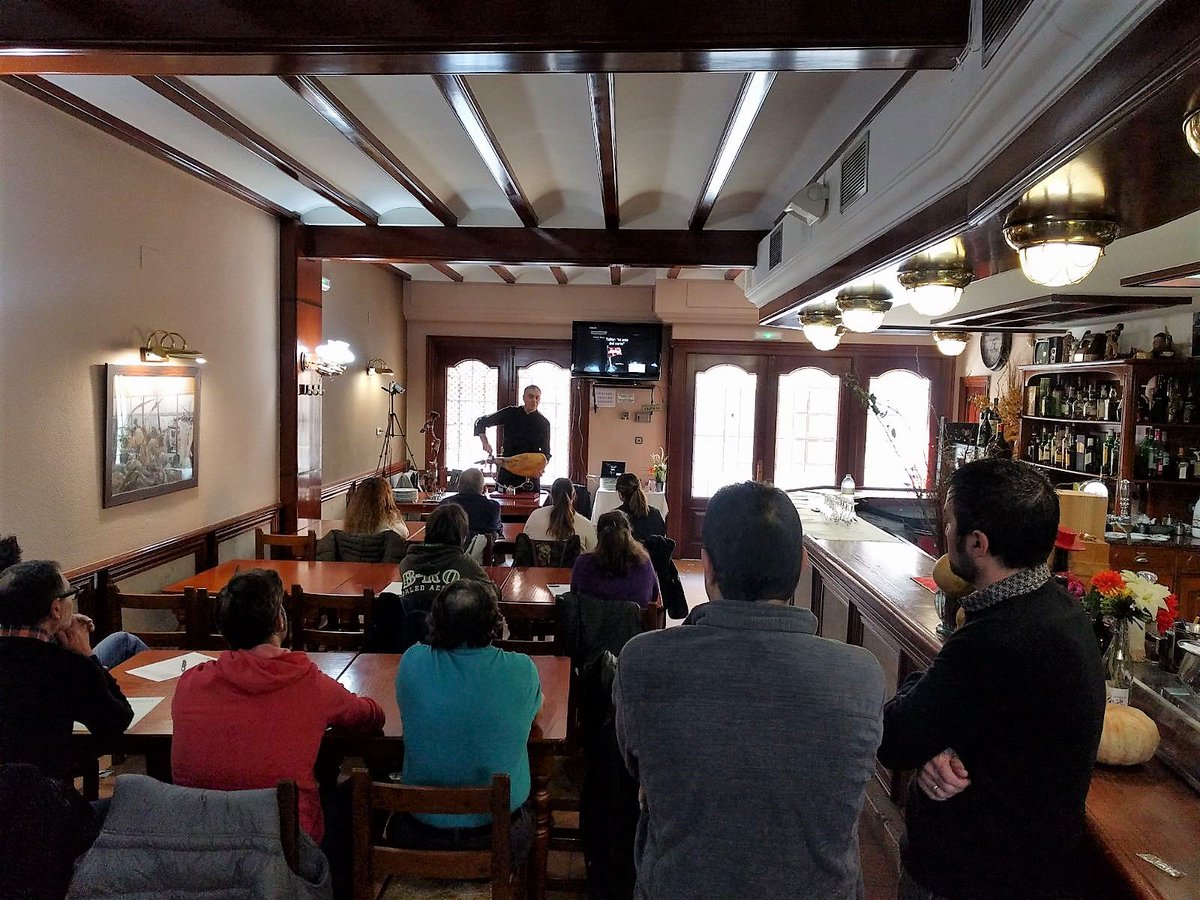 RequenaCanals's tweet photo. La regidoria de #PromocióCanals de @AjuntDeCanals ha publicat els cursos que s'oferiran a #Canals en el segon semestre 2018. Conforme vagen acostant-se les dates, obrirem les inscripcions.

https://t.co/NagZYLIa52

#FormacióCanals @CdTValencia @camaravalencia #OcupacióCanals https://t.co/ivH96CzUo0