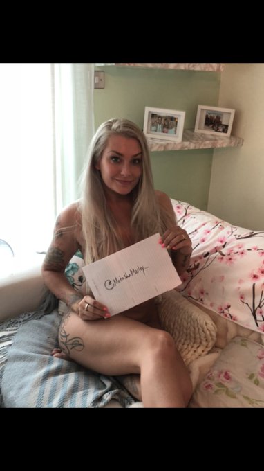 Hey folks! So I&rsquo;ve finally got round to joining the twitter train! Chooo chooo! 😃😂😘 https://t.co/X86