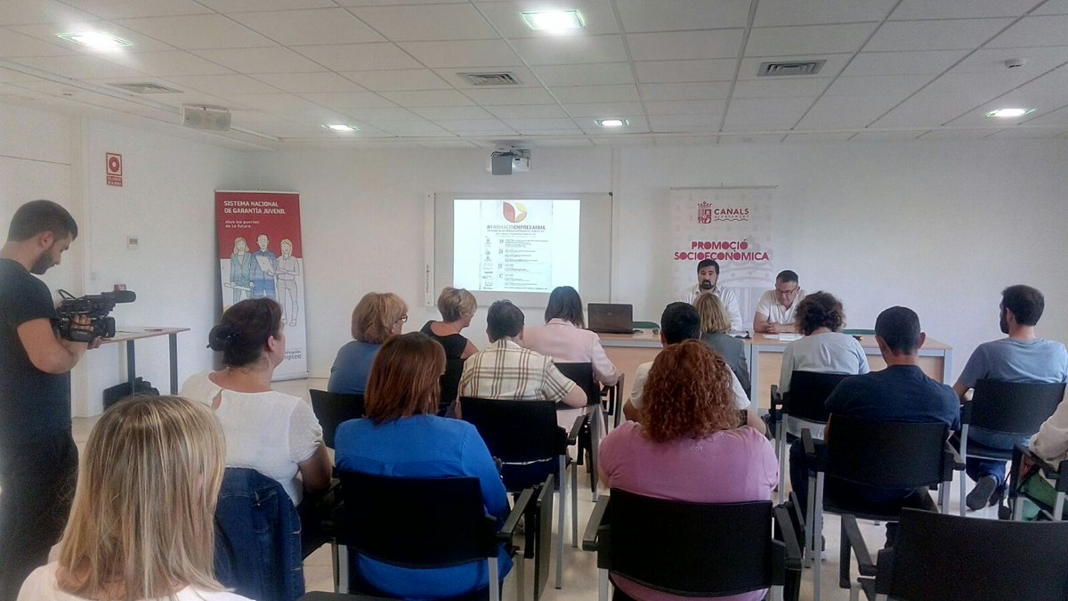 RequenaCanals's tweet photo. La regidoria de #PromocióCanals de @AjuntDeCanals ha publicat els cursos que s'oferiran a #Canals en el segon semestre 2018. Conforme vagen acostant-se les dates, obrirem les inscripcions.

https://t.co/NagZYLIa52

#FormacióCanals @CdTValencia @camaravalencia #OcupacióCanals https://t.co/ivH96CzUo0