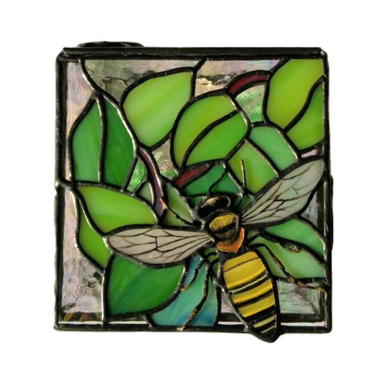 nurcindize1's tweet photo. #glassart #bedroomdecor #jewelrybox #stainedglassbox #stainedglass #etsy #etsygifts #etsyfinds #homeandliving #homedecoration #handmade #painting #giftforher #homedecor #vitray #bumblebee #desktopbox #decorativebox #livingroomdecor #evveyaşam #handcraft #evdekor #giftformother# https://t.co/vn31uFtzPP