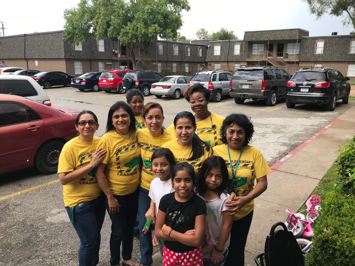 Our Neighborhood Walk! ⁦@Youens_Gators⁩ #SpotlightOnLearning #settingthestageforsuccess