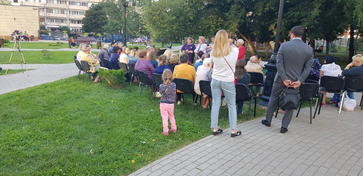 SmetlevV's tweet photo. Вчера состоялась совместная встреча муниципальных депутатов Обручевского района Зинаида Буфетова, Виктор Жуков, Валентина Зарубина, Ирина Сахарова, Василий Сметлев с жителями района в сквере по адресу ул. Новаторов, д.34.
Спасибо за участие и неравнодушие к жизни нашего района. https://t.co/Ye7bc38twO