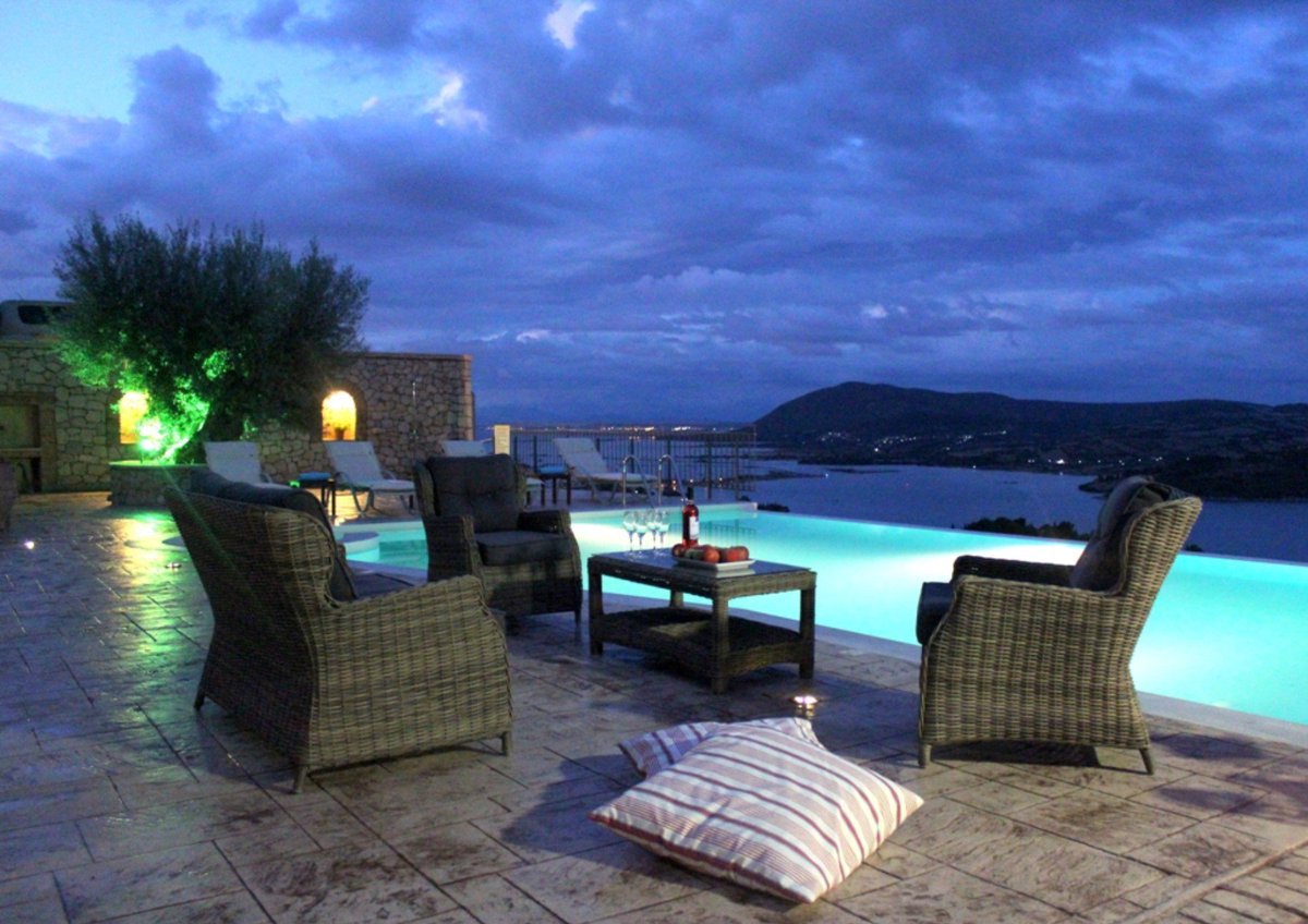 Getting ready for a poolside coaching session on our first ever Cosmic Ordering Retreat with Author &amp; Speaker Ellen Watts - want to join us here in Oct? More info here ellenwattspresents.com/courses/cosmic…